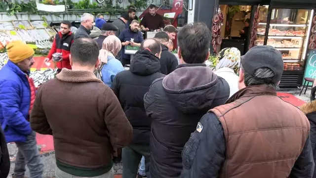 Queue Formed When Anchovy Prices Dropped in Edirne