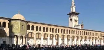 Suriye'de Özgürlük Kutlaması: Emevi Camii'nde Cuma Namazı