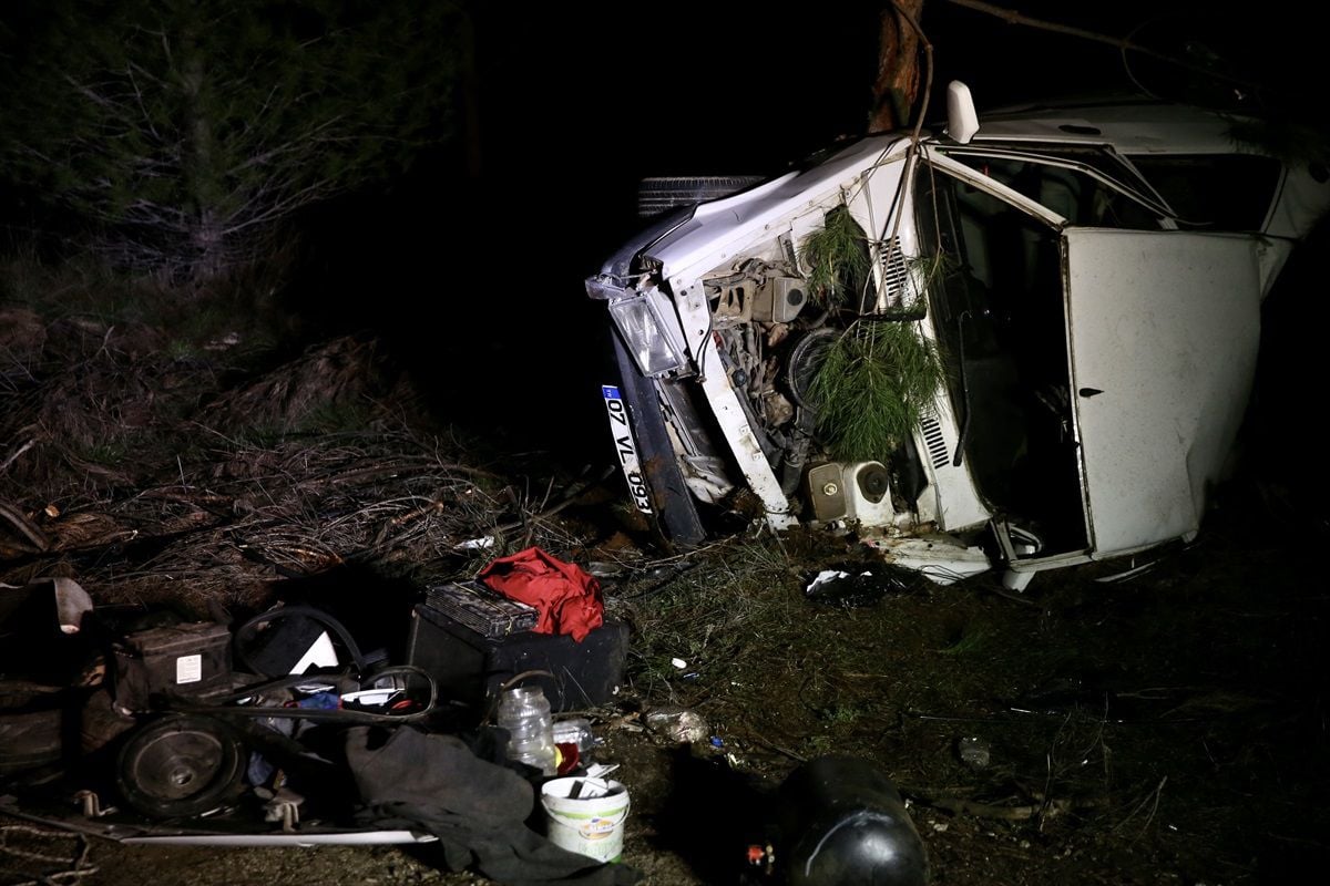 Muğla'da Şarampole Yuvarlanan Otomobilde 2 Yaralı