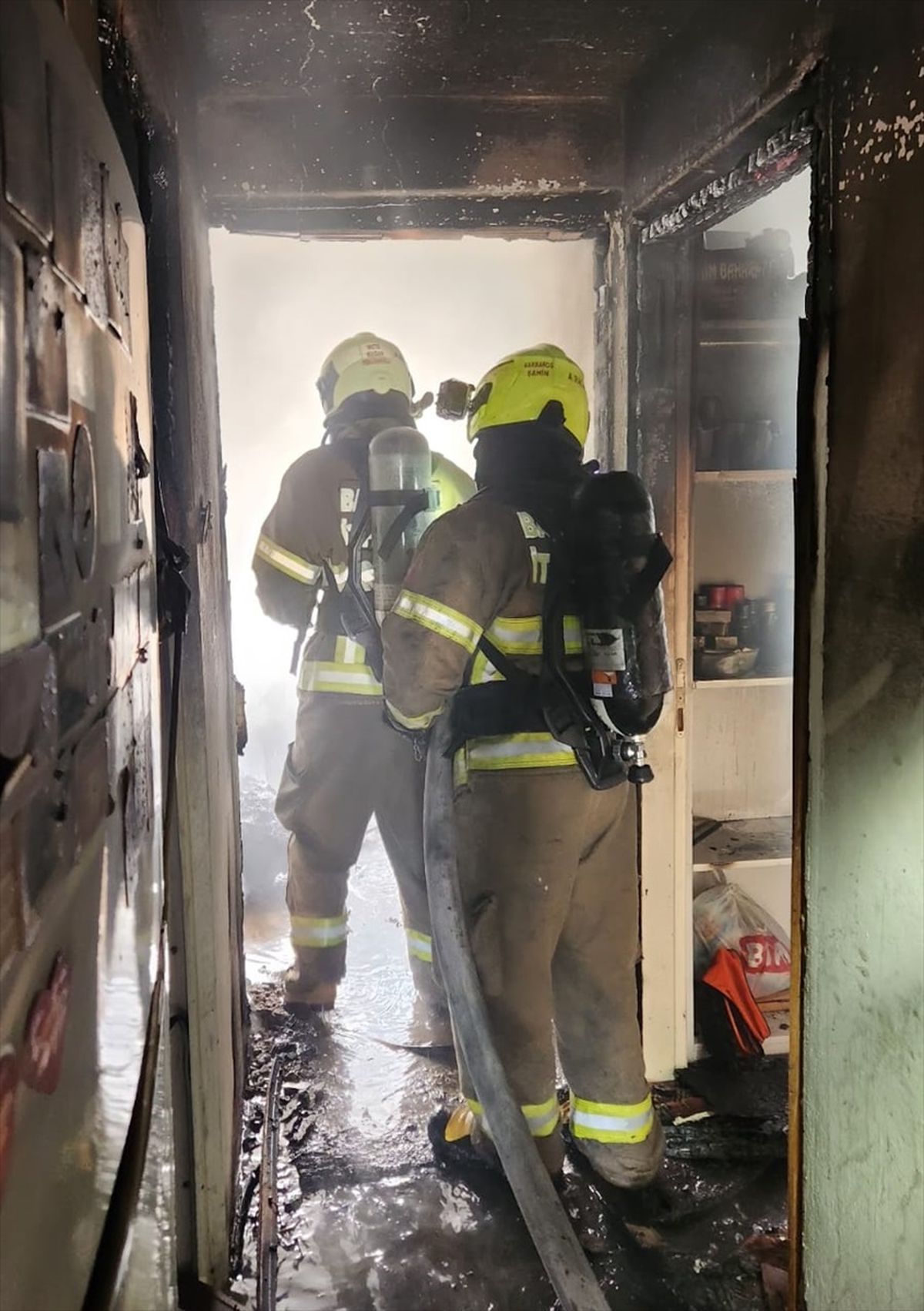 Edremit'te Apartman Yangını: 74 Yaşındaki Kadın Hayatını Kaybetti