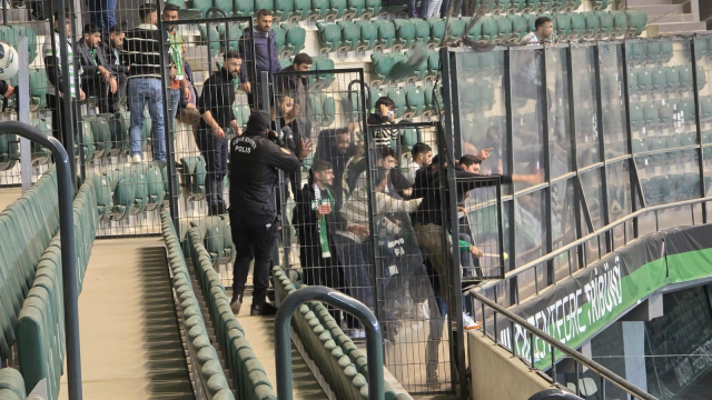 Incident occurred in the Kocaelispor-Iğdır FK match: One police officer was injured, 7 people were detained