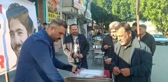 Kozan'da Ferdi Tayfur için helva dağıtıldı