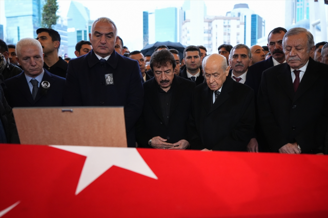 Bahçeli rejected the offer of help with his hand! Ferdi Tayfur was farewelled on his last journey