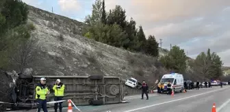 Kepsut'ta Minibüsle Çarpışan Otomobilde 2 Kişi Hayatını Kaybetti