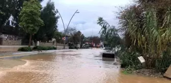 Datça'da Sağanak Yağış Yol ve İşyerlerini Vurdu