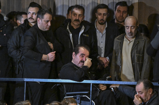 Ferdi Tayfur'un tabutunun başında küfürlü kavga Ferdi Tayfur'un tabutunun başında küfürlü kavga