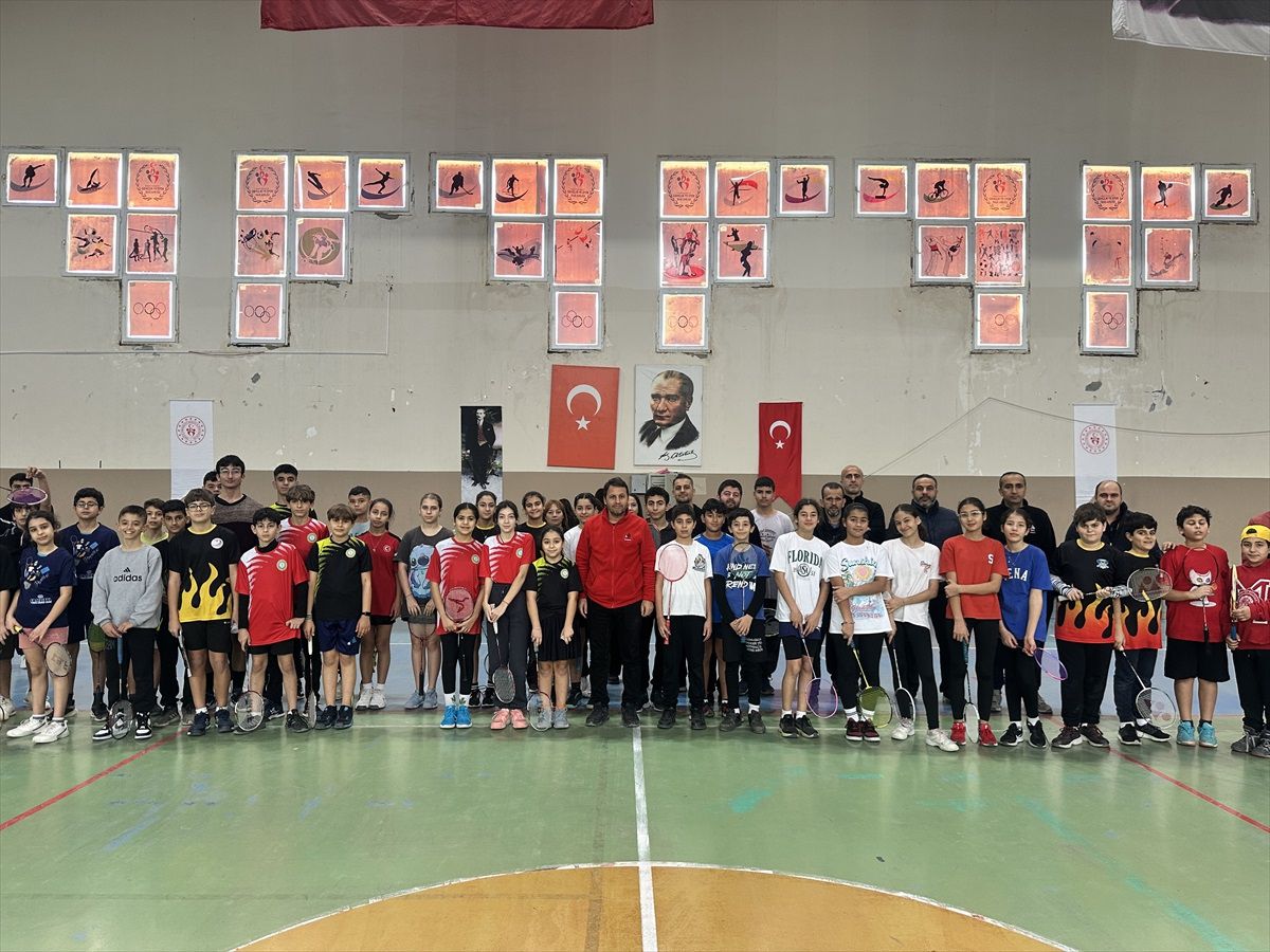 Samandağ'da 15 Yaş Altı Badminton İl Seçmeleri Yapıldı