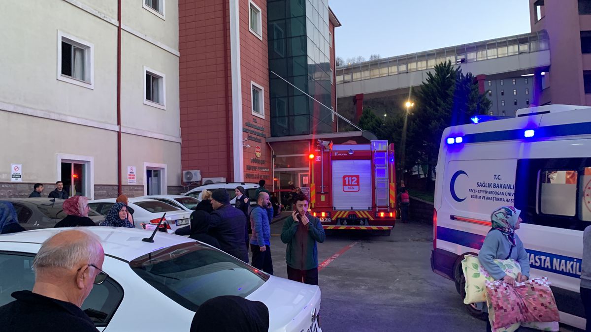 Rize'de Hastanede Yangın: 18 Hasta Tahliye Edildi