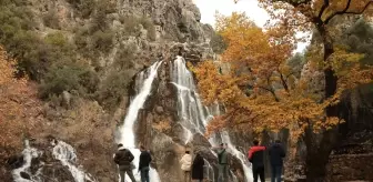 Uçansu Şelalesi Kış Aylarında Doğa Tutkunlarının Gözdesi