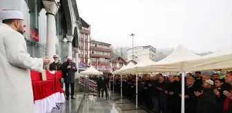 Cumhurbaşkanı Erdoğan, Rize'de Kıbrıs gazisinin cenaze törenine katıldı