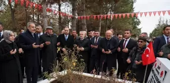 Dışişleri Bakanı Fidan, Niğde'de şehit Ömer Halisdemir'in babasıyla görüştü