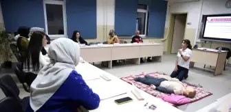 Elazığ'da Hasta ve Yaşlı Öz Bakımına Destek Kursu Büyük İlgi Görüyor