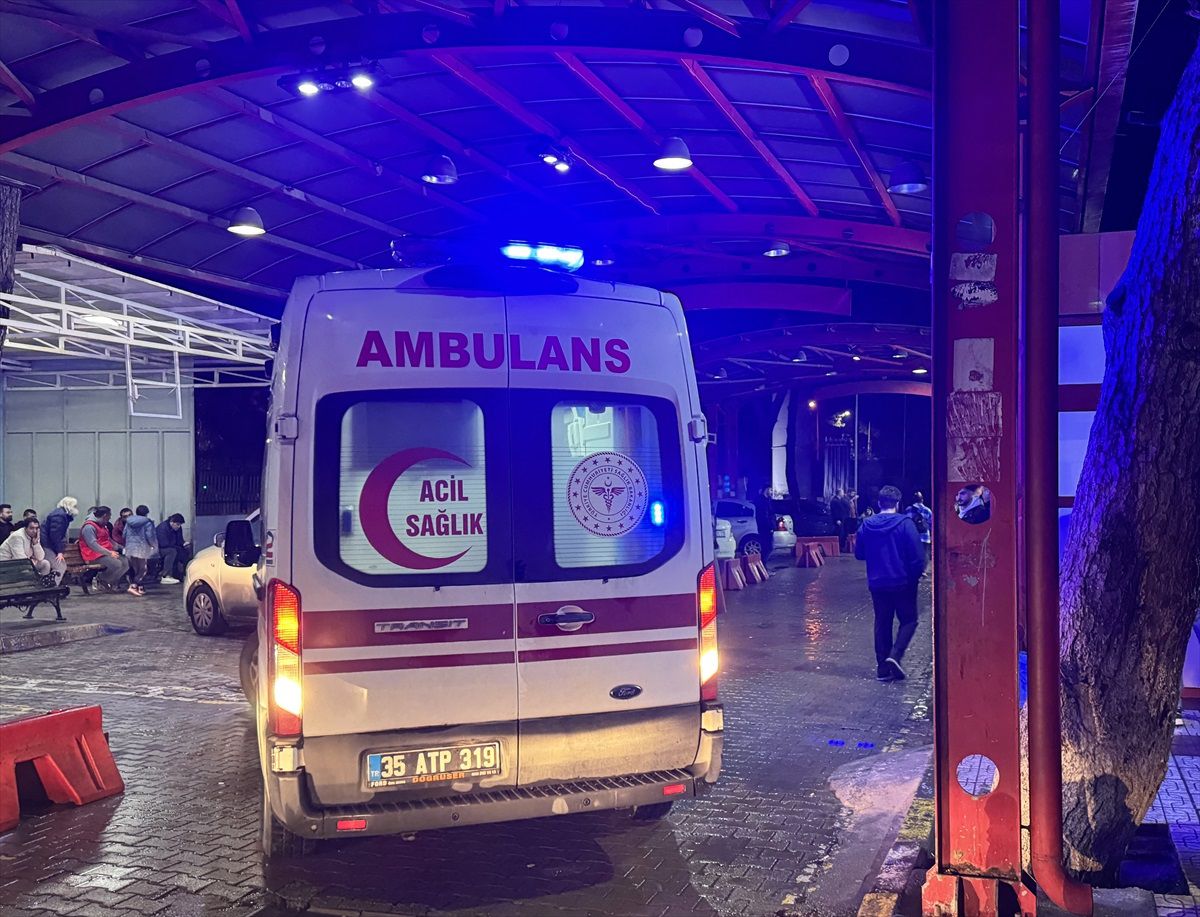 Bıçaklı Kavga: 20 Yaşındaki Genç Yaralandı