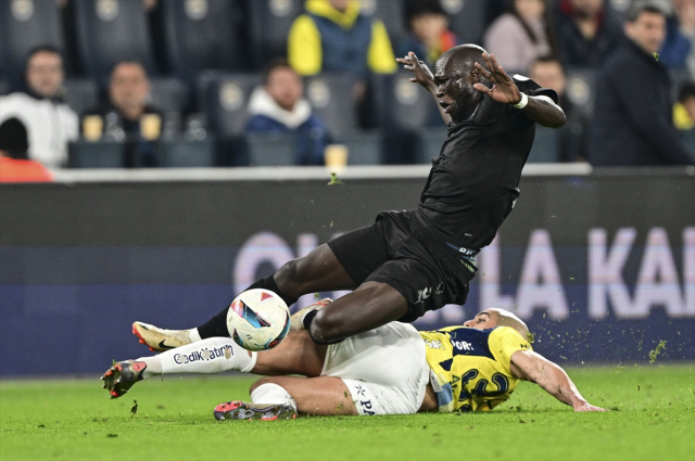 Fenerbahçe, Hatayspor'u sahasında 2-1 mağlup etti Fenerbahçe, Hatayspor'u sahasında 2-1 mağlup etti