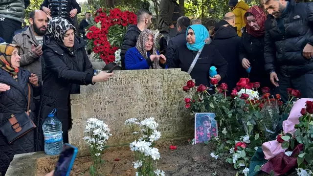 Visitor influx to Ferdi Tayfur's grave