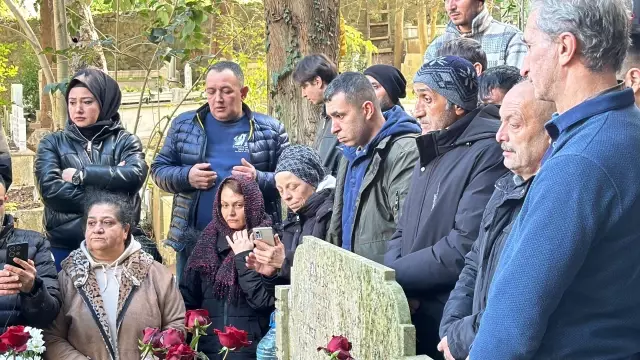 Visitor influx to Ferdi Tayfur's grave