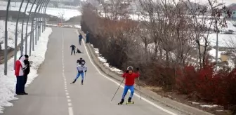 Muş'ta Kayaklı Koşu Yarışması Asfalt Yolda Gerçekleştirildi