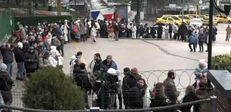 Uludağ'da Hafta Sonu Yoğunluğu: Metrelerce Kuyruk Oluşti