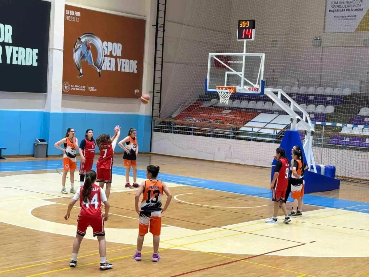 Afyonkarahisar'da U-16 Kadınlar Basketbol Turnuvası Heyecanı