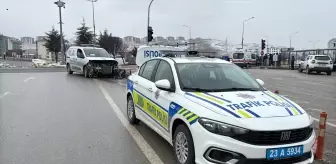 Elazığ'da Trafik Kazası: 3 Yaralı