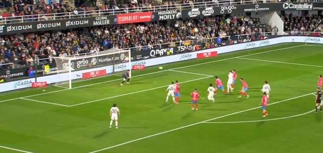 The goalkeeper could only watch: A magnificent goal from Arda Güler