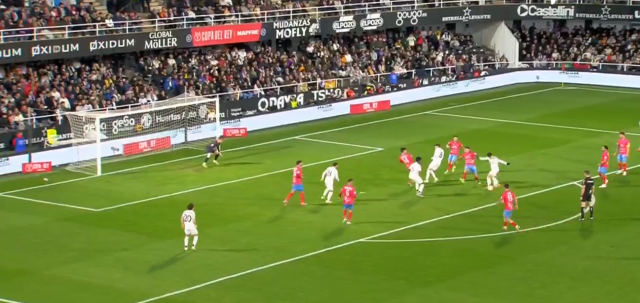 The goalkeeper could only watch: A magnificent goal from Arda Güler