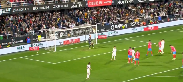 The goalkeeper could only watch: A magnificent goal from Arda Güler