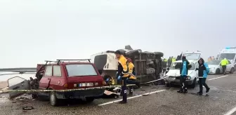 Kırşehir'de İşçi Servisiyle Zincirleme Trafik Kazası: 2 Ölü, 15 Yaralı