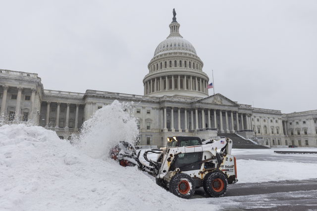 The US is facing a nightmare: A state of emergency declared in 6 states, thousands of flights canceled