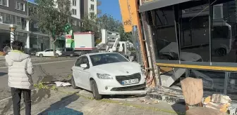 Adana'da Otomobil ve Motosiklet Kazasında 4 Yaralı