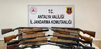 Antalya'da Jandarma Operasyonu: Ruhsatsız Silahlar Ele Geçirildi