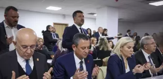 CHP Lideri Özgür Özel, Veli Ağbaba'nın Taziyesine Katıldı