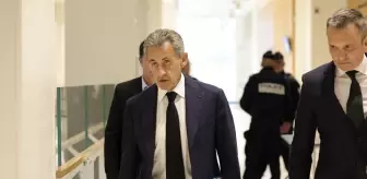 Sarkozy, yasa dışı finansman iddiasıyla yargılandığı davada hakim karşısında