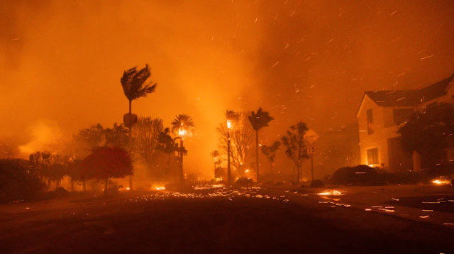 ABD felaketi yaşıyor! Saatlerdir süren yangın nedeniyle OHAL ilan edildi ABD felaketi yaşıyor! Saatlerdir süren yangın nedeniyle OHAL ilan edildi