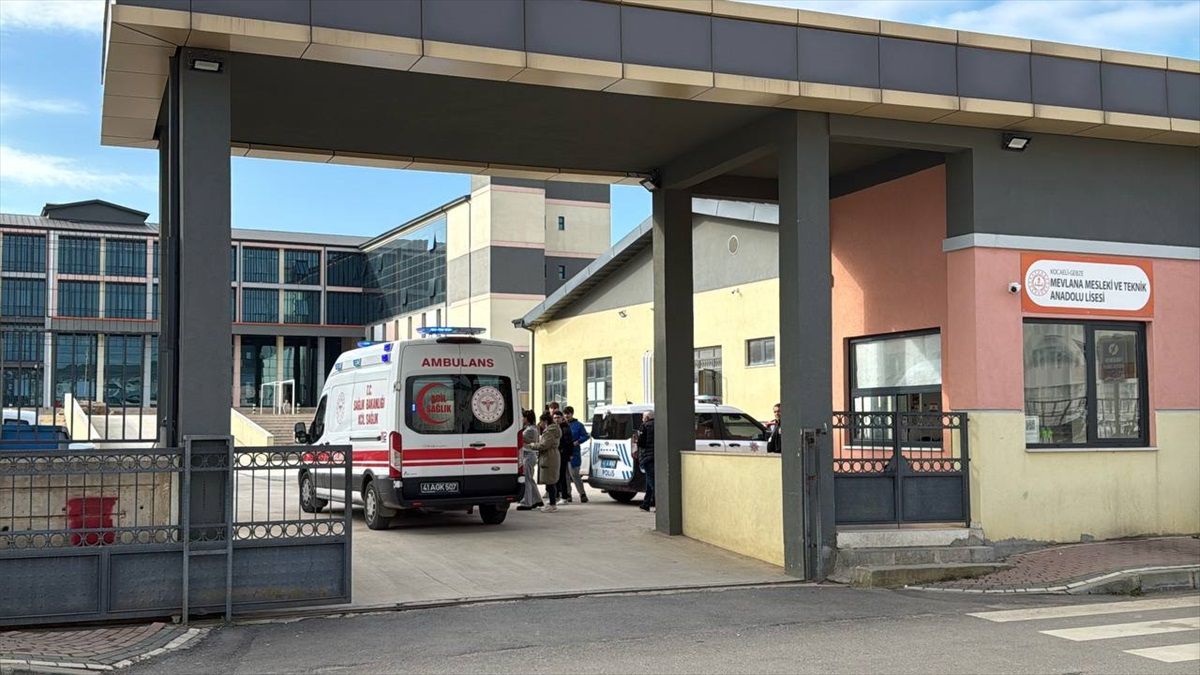 Kocaeli'de Lise Öğrencileri Arasında Bıçaklı Kavga