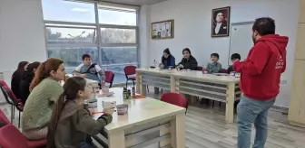 Muğla'da Gençler Sokak Hayvanları İçin Mama Kapları Yaptı