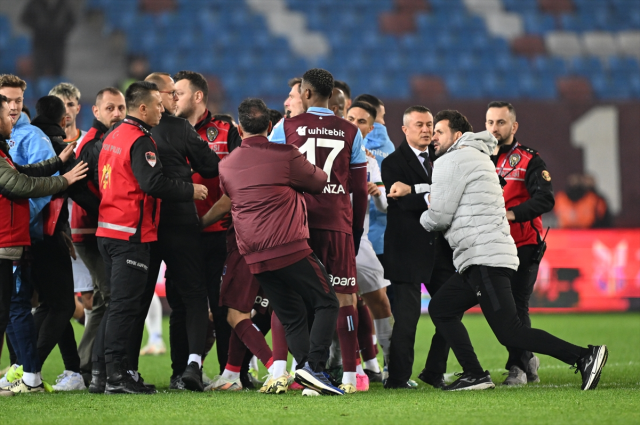 Trabzonspor, Ziraat Türkiye Kupası'nda Alanyaspor'u 3-0 mağlup etti Trabzonspor, Ziraat Türkiye Kupası'nda Alanyaspor'u 3-0 mağlup etti