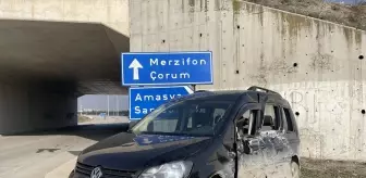 Amasya'da Servis Otobüsü ile Hafif Ticari Araç Çarpıştı: 3 Yaralı