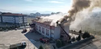 Hatay'da okulun çatısında çıkan yangın söndürüldü