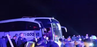 Adana'da Otomobil ile Yolcu Otobüsü Çarpıştı: 2 Yaralı