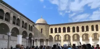 Şam Emevi Camii'nde cuma namazında izdiham! 1'i çocuk 3 ölü, çok sayıda yaralı var