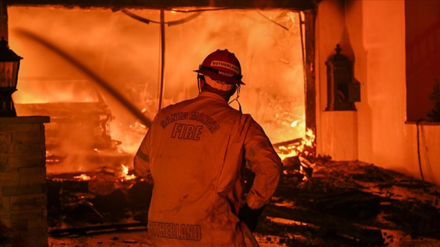 California Governor takes the reasons for the inability to extinguish the fire to court