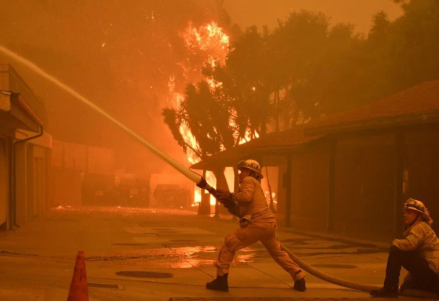 California Governor takes the reasons for the inability to extinguish the fire to court