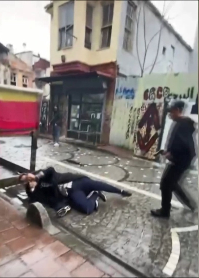 Fight Over Stall in Fatih: Street Vendor Shot and Killed