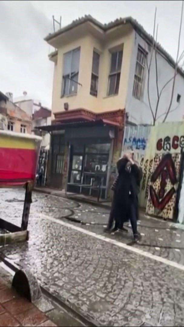 Fight Over Stall in Fatih: Street Vendor Shot and Killed