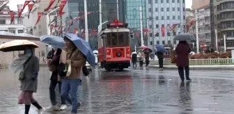 İstanbul'da Soğuk ve Yağışlı Hava Etkisini Sürdürüyor