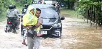 Tanjungpinang'da Şiddetli Yağışlar Sele Neden Oldu