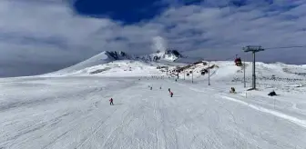 Erciyes Kayak Merkezi, Kış Turizminde Misafirlerini Ağırlamaya Devam Ediyor