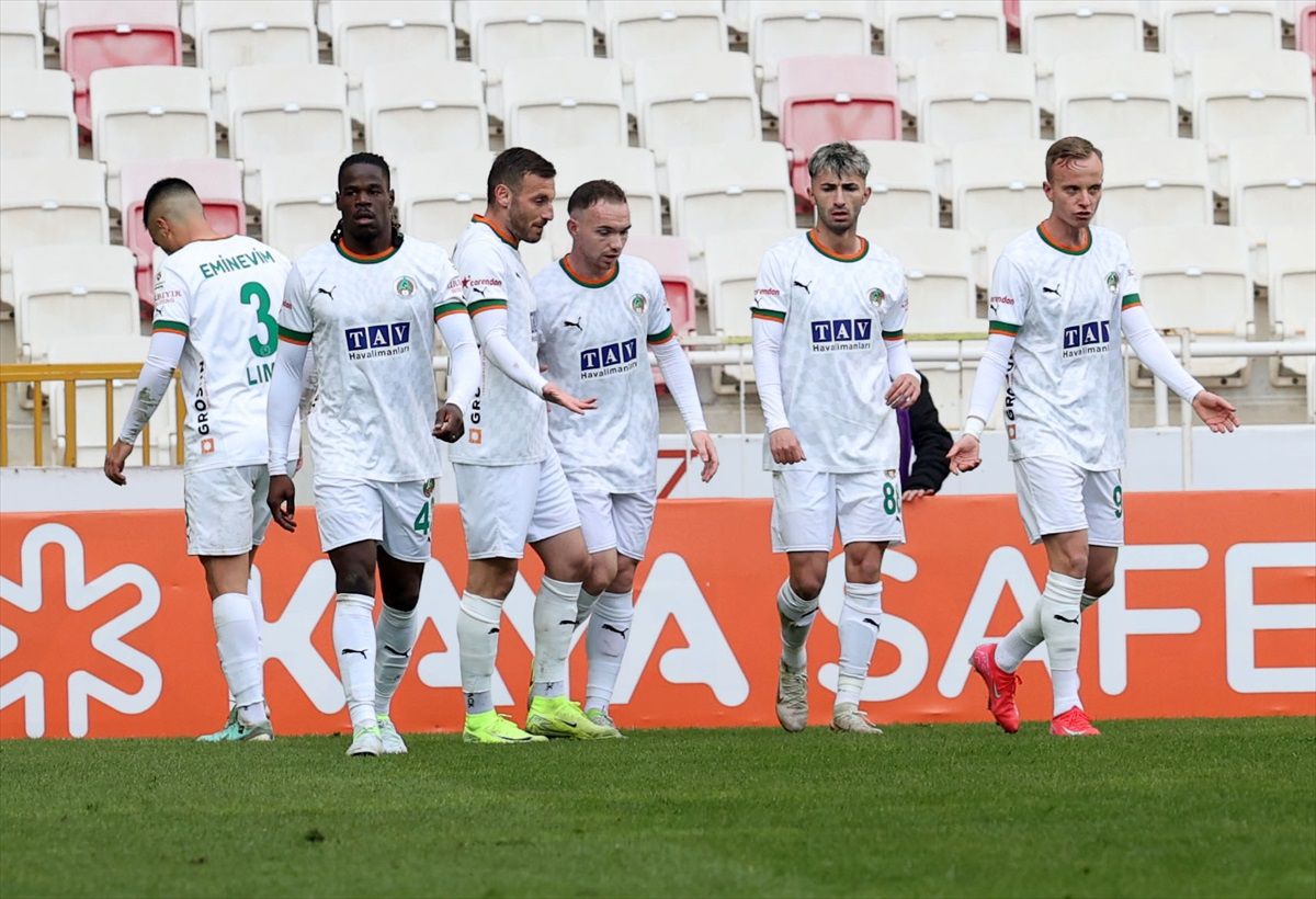 Süper Lig'de Sivasspor ve Alanyaspor Berabere Kaldı