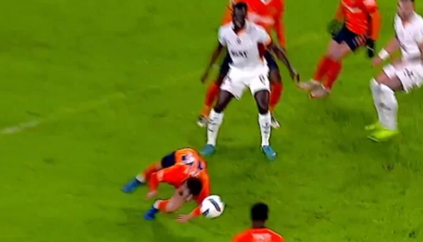 Galatasaray, RAMS Başakşehir'i deplasmanda 2-1 yendi